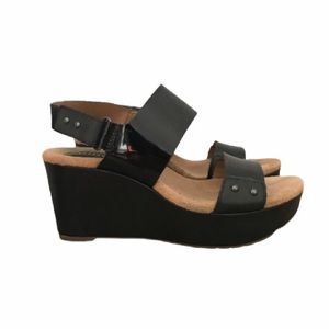 Clarks Caslynn Dez Wedge Sandals